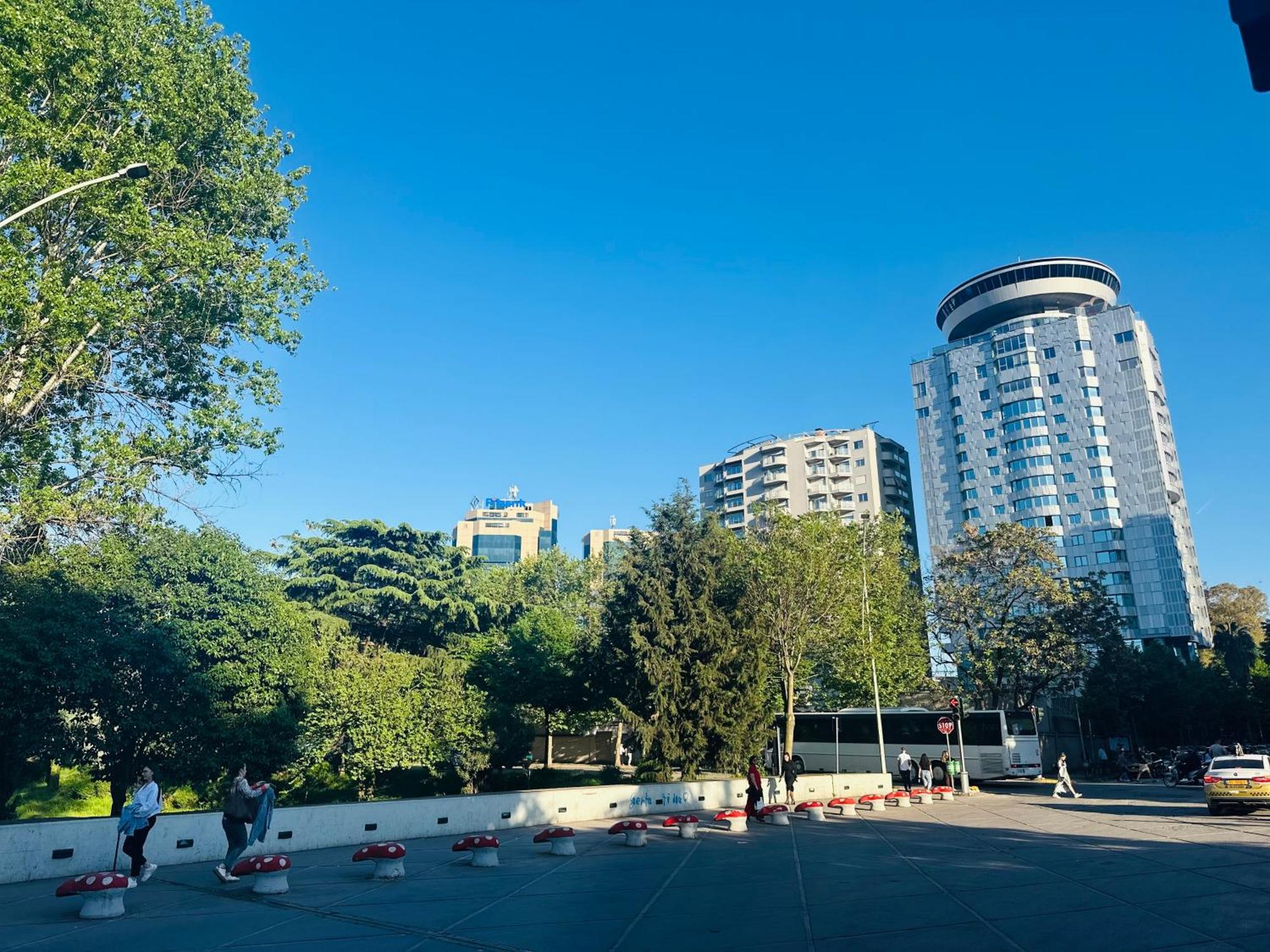 Amo Tower Center *